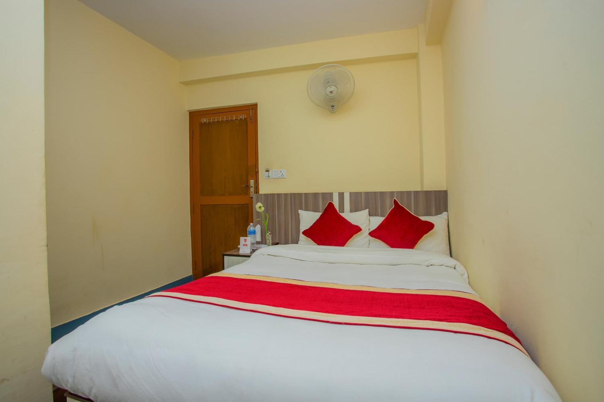 Oyo 297 Hotel Aayam Kathmandu Exterior photo